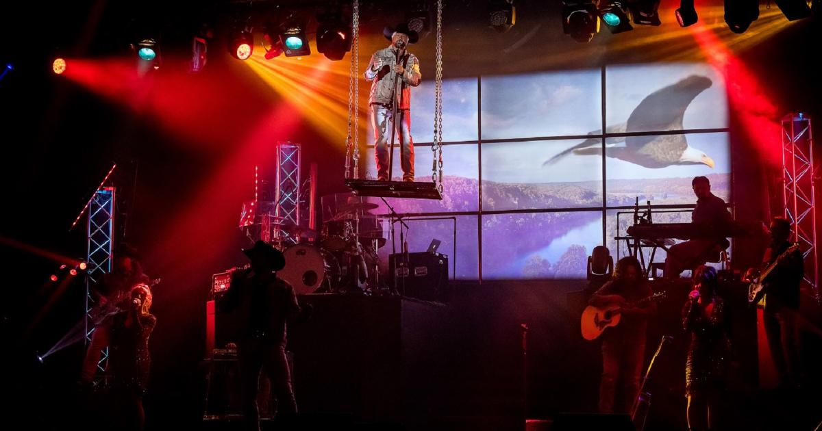 Catch captivating live shows in Branson, perfect for Father's Day celebrations.